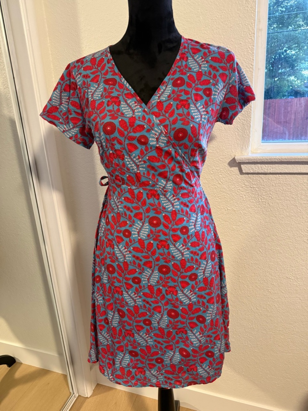 IUKO Wrap Dress Floral Red Blue Short Sleeve Rayon Summer Tie Waist M